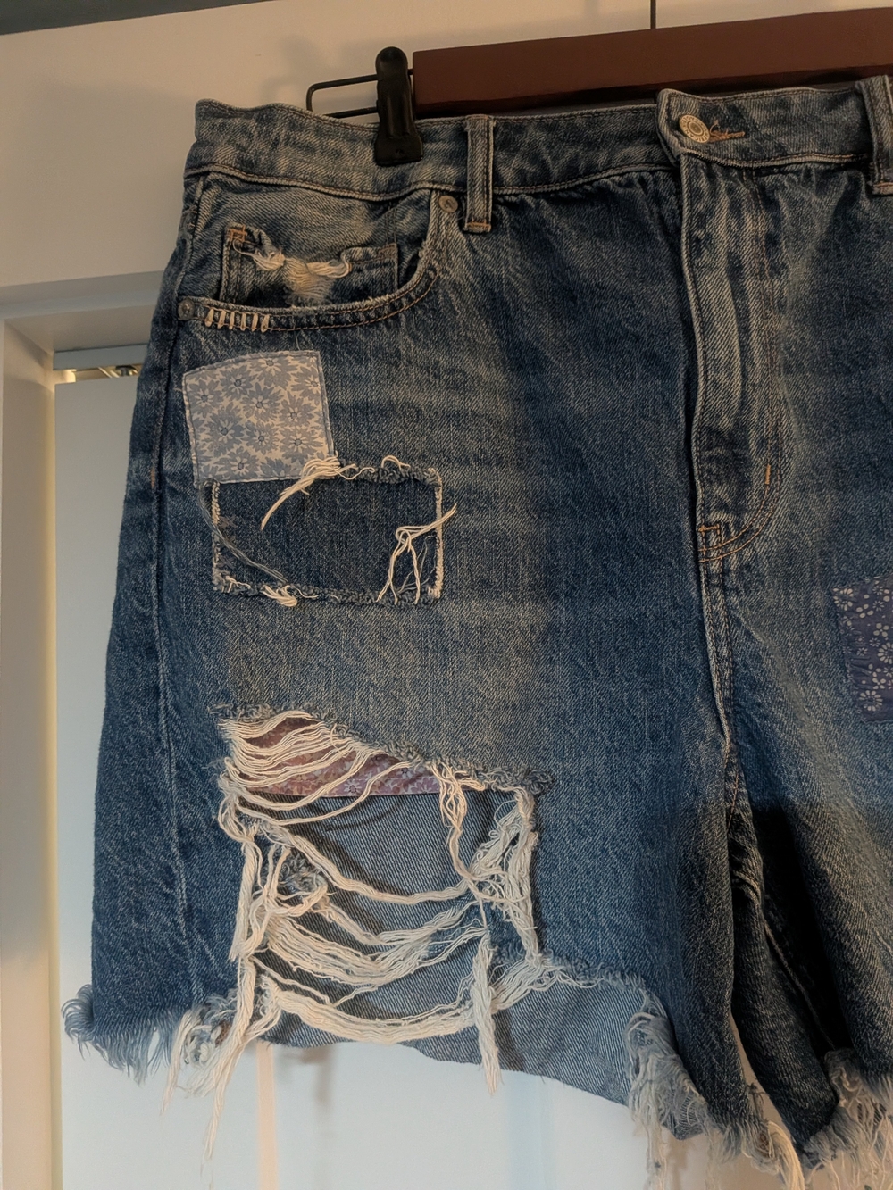 American Eagle Outfitters Highest Rise Baggy Patchwork Denim Shorts Size 16 - Picture 2 of 10